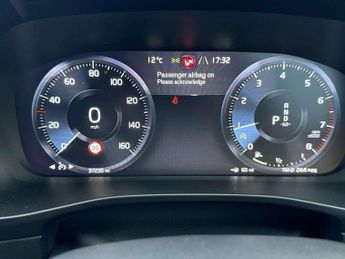 VOLVO XC40 2.0 T4 R Design Pro 5Dr Awd Geartronic