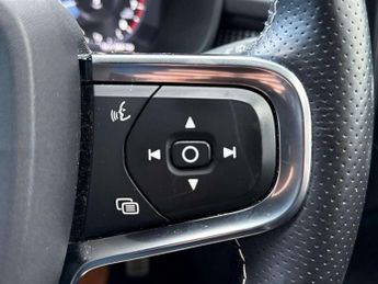 VOLVO XC40 2.0 T4 R Design Pro 5Dr Awd Geartronic