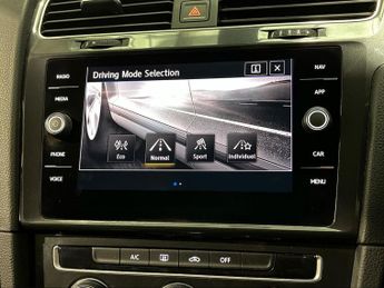 VOLKSWAGEN GOLF 1.5 Tsi Evo Bluemotion Tech Se Nav Hatchback 5Dr Petrol Dsg Euro