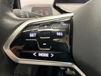 VOLKSWAGEN ID.3 Pro Performance 58Kwh Family Hatchback 5Dr Electric Auto (204 Ps