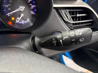TOYOTA C-HR 1.8 Vvt-H Design Suv 5Dr Petrol Hybrid Cvt Euro 6 (S/S) (122 Ps)
