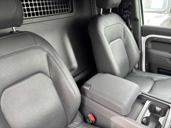 LAND ROVER DEFENDER 3.0 D250 Hard Top Se Auto