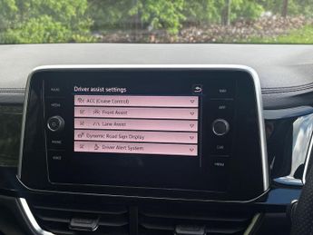 VOLKSWAGEN T-ROC 1.5 Tsi R-Line Suv 5Dr Petrol Dsg Euro 6 (S/S) (150 Ps)
