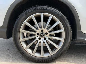 MERCEDES-BENZ GLC Glc 220D 4Matic Amg Line Premium 5Dr 9G-Tronic