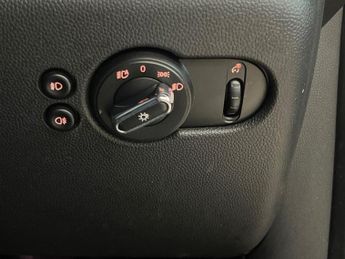 MINI HATCHBACK Cooper Se 32.6Kwh Level 3 Hatchback 3Dr Electric Auto (184 Ps)