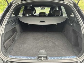 MERCEDES-BENZ GLC Glc 300 4Matic Amg Line 5Dr 9G-Tronic