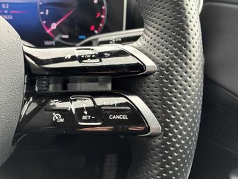 MERCEDES-BENZ GLC Glc 300 4Matic Amg Line 5Dr 9G-Tronic