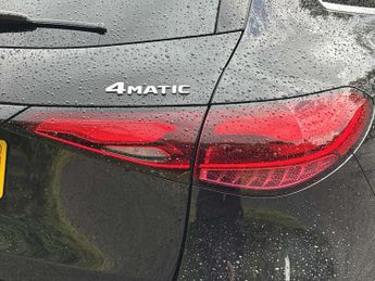 MERCEDES-BENZ GLC Glc 300 4Matic Amg Line 5Dr 9G-Tronic