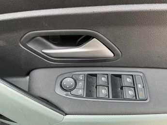 DACIA DUSTER 1.6 Hybrid 140 Extreme 5Dr Auto