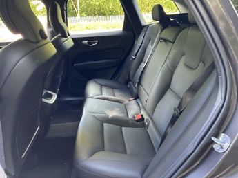VOLVO XC60 2.0 B5P Core 5Dr Awd Geartronic