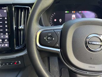 VOLVO XC60 2.0 B5P Core 5Dr Awd Geartronic