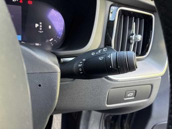 VOLVO XC60 2.0 B5P Core 5Dr Awd Geartronic
