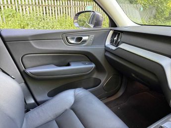VOLVO XC60 2.0 B5P Core 5Dr Awd Geartronic