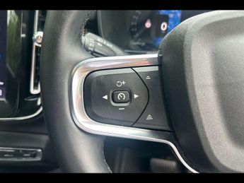 VOLVO XC40 2.0 B4P Plus Dark 5Dr Auto
