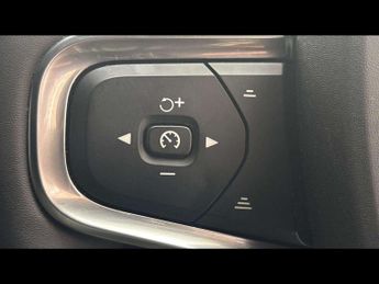 VOLVO XC40 2.0 B4P Plus Dark 5Dr Auto