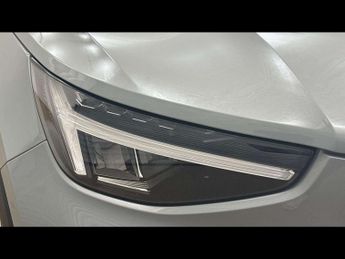 VOLVO XC40 2.0 B4P Plus Dark 5Dr Auto