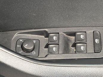 SKODA KAROQ 1.5 Tsi Sport Line 5Dr Dsg