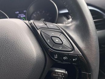 TOYOTA C-HR 1.8 Vvt-H Design Suv 5Dr Petrol Hybrid Cvt Euro 6 (S/S) (122 Ps)