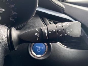 TOYOTA C-HR 1.8 Vvt-H Design Suv 5Dr Petrol Hybrid Cvt Euro 6 (S/S) (122 Ps)