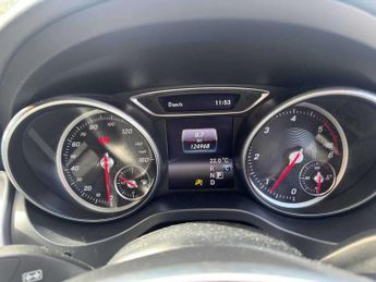 MERCEDES-BENZ CLA Cla 220D Amg Line 4Dr Tip Auto