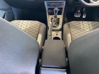VOLKSWAGEN TAIGO 1.0 Tsi R-Line Suv 5Dr Petrol Dsg Euro 6 (S/S) (110 Ps)
