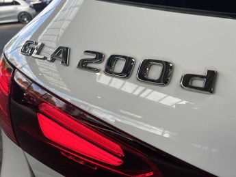MERCEDES-BENZ GLA Gla 200D Sport Executive 5Dr Auto