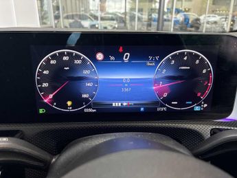 MERCEDES-BENZ CLA Cla 200 Amg Line Premium Plus 4Dr Tip Auto