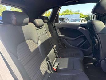 MERCEDES-BENZ B CLASS B200D Amg Line Premium Plus 5Dr Auto