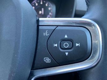 VOLVO XC40 1.5 T3 [163] Momentum 5Dr Geartronic