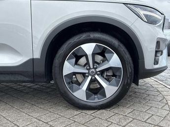 VOLVO XC40 2.0 B4P Plus Dark 5Dr Auto