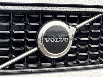 VOLVO XC40 2.0 B4P Plus Dark 5Dr Auto