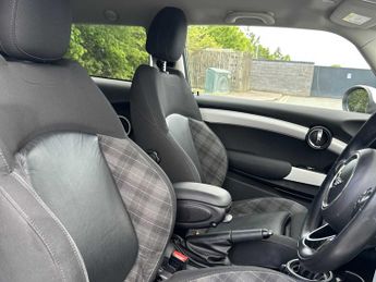 MINI HATCHBACK 1.5 Cooper 3Dr Auto