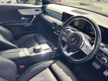 MERCEDES-BENZ CLA Cla 200 Amg Line 4Dr Tip Auto