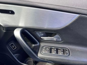 MERCEDES-BENZ CLA Cla 200 Amg Line 4Dr Tip Auto