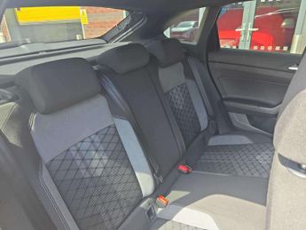 VOLKSWAGEN TAIGO 1.0 Tsi 110 R-Line 5Dr Dsg