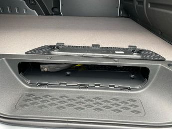 VOLKSWAGEN ID. BUZZ Pro 79Kwh Commerce Panel Van 5Dr Electric Auto (286 Ps)
