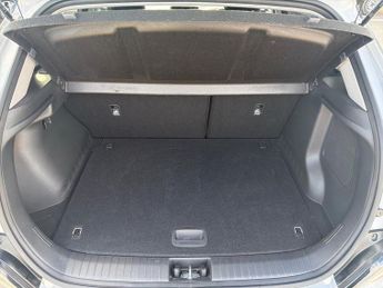 HYUNDAI KONA 64Kwh Premium Suv 5Dr Electric Auto (10.5Kw Charger) (204 Ps)