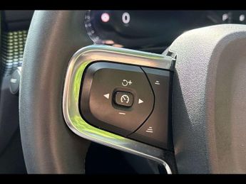 VOLVO XC40 2.0 B4P Plus Dark 5Dr Auto