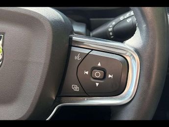 VOLVO XC40 2.0 B4P Plus Dark 5Dr Auto