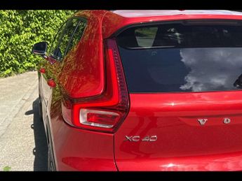 VOLVO XC40 2.0 B4P Plus Dark 5Dr Auto
