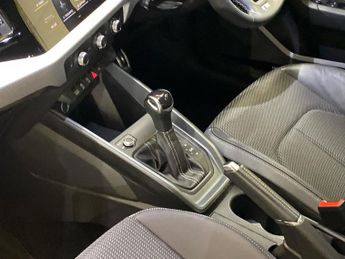 AUDI A1 1.0 Tfsi 30 S Line Sportback 5Dr Petrol S Tronic Euro 6 (S/S) (1