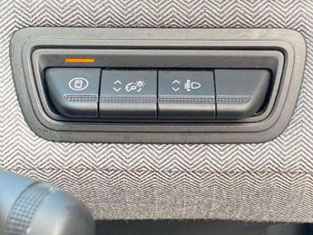 RENAULT CLIO 1.6 E-Tech Techno Hatchback 5Dr Petrol Hybrid Auto Euro 6 (S/S) 