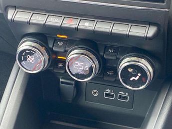 RENAULT CLIO 1.6 E-Tech Evolution Hatchback 5Dr Petrol Hybrid Auto Euro 6 (S/
