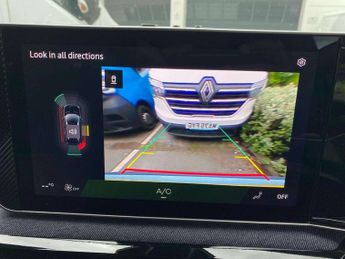 RENAULT 4 Comfort Range 52Kwh Techno Suv 5Dr Electric Auto (150 Ps)