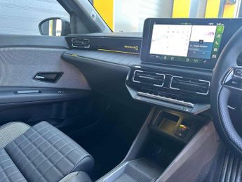 RENAULT 4 Comfort Range 52Kwh Iconic Suv 5Dr Electric Auto (150 Ps)