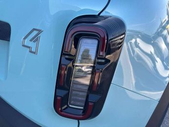 RENAULT 4 Comfort Range 52Kwh Iconic Suv 5Dr Electric Auto (150 Ps)