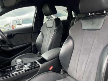 AUDI A4 2.0 Tdi 35 Black Edition Saloon 4Dr Diesel S Tronic Euro 6 (S/S)