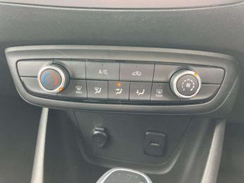 VAUXHALL CROSSLAND 1.2 Turbo Design Suv 5Dr Petrol Auto Euro 6 (S/S) (130 Ps)