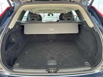 VOLVO XC60 2.0 B4P Plus Dark 5Dr Geartronic