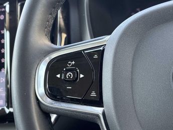 VOLVO XC60 2.0 B4P Plus Dark 5Dr Geartronic